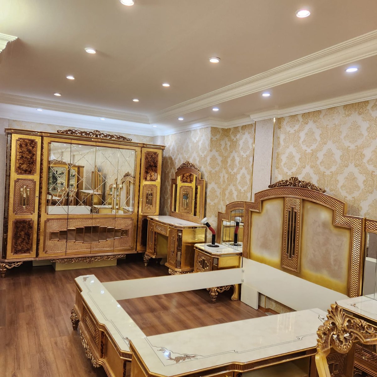 Ünal Klasik Mobilya Teşhir Salonu