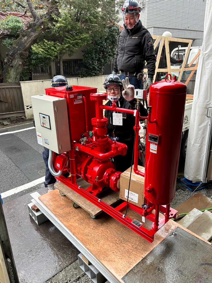 現場で作業する山本重量のメンバー