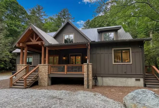 Glen Falls Luxury Cabin — top place to stay in Highlands NC