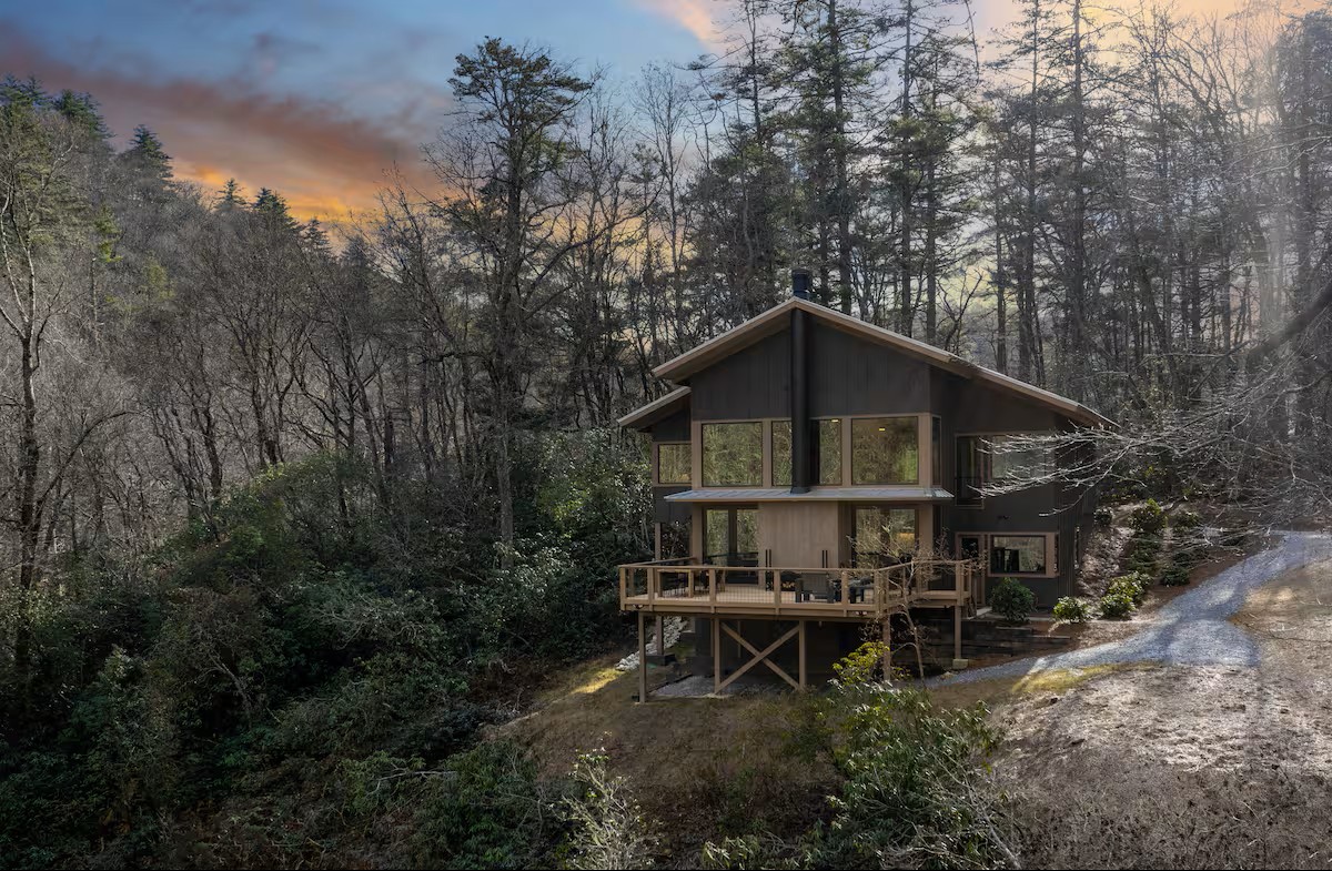 Modern Mountain Stream Overlook - cabin in Highlands NC
