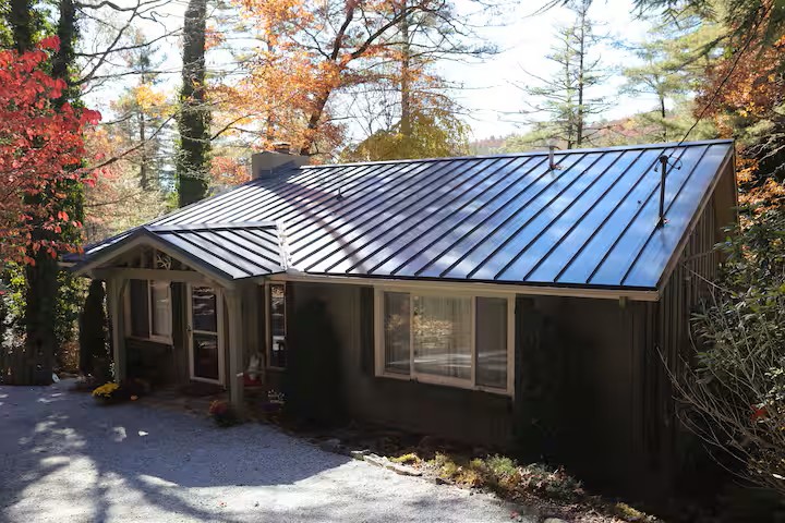 Acorn Cabin — Close to Town - cabin in Highlands NC