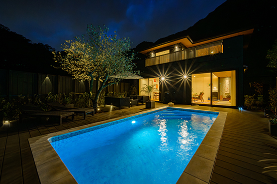 プールサイドラウンジ