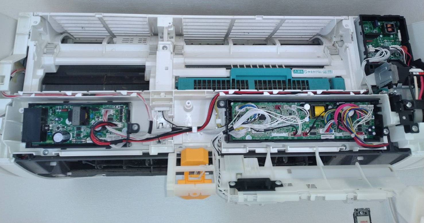 精密分解: 30年前の旧式から最新のAI搭載モデルまで、全メーカーの構造を熟知したプロが分解。隠れたカビの温床を見逃しません。