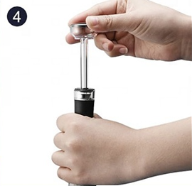 Saca Rolhas Elétrico carregando