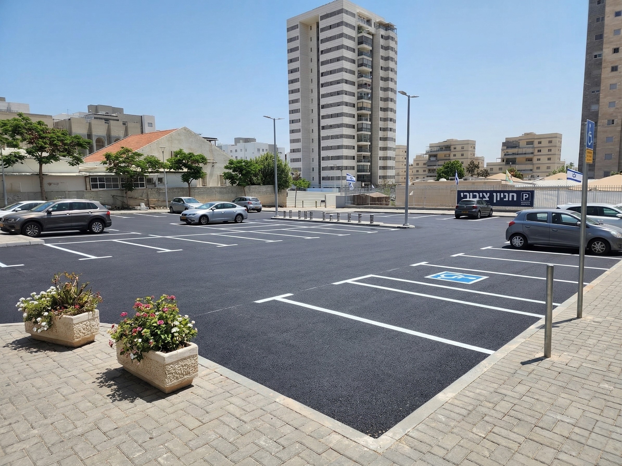 תחום פעילות: עבודות פיתוח — פיתוח אזורי כולל שבילים, משתלבות, סלילת כבישים וגינון.