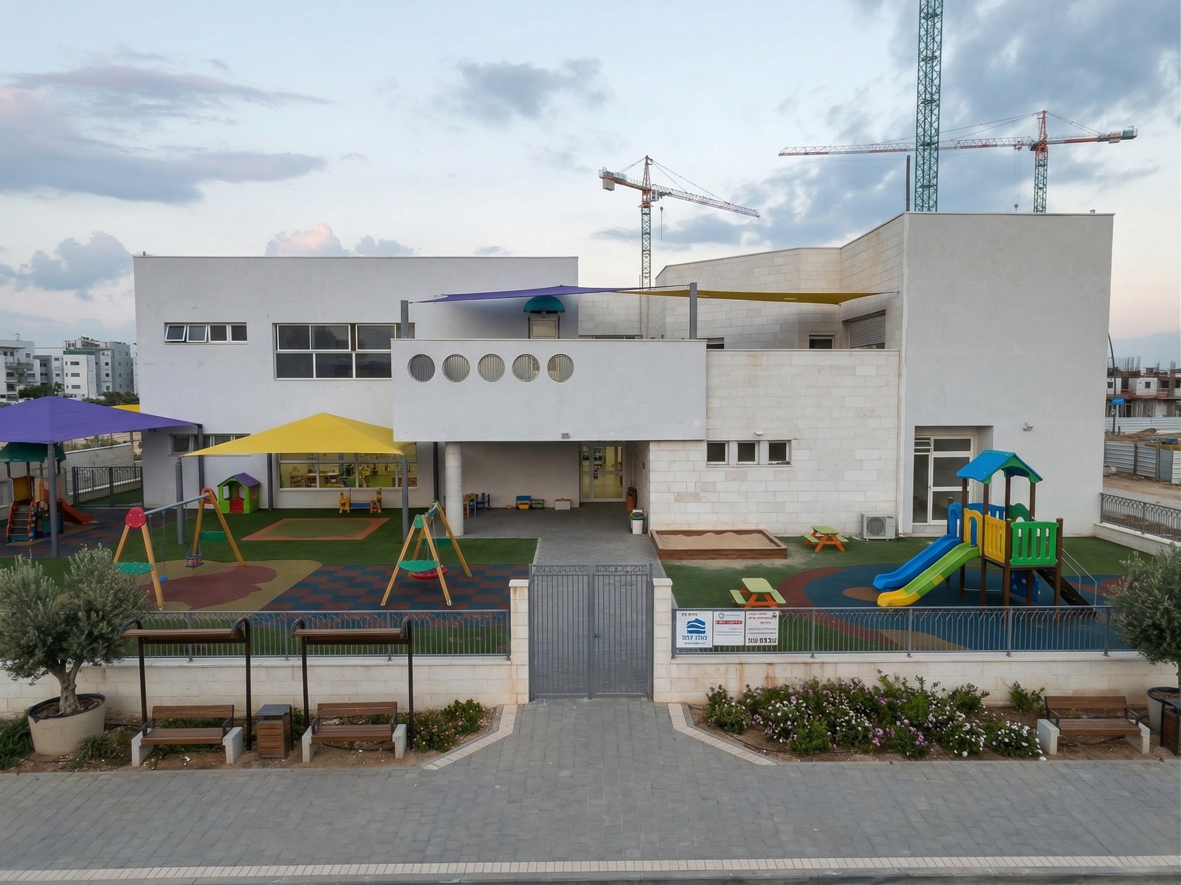 תחום פעילות: מבני ציבור — בתי ספר, מרכזי יום, מעונות, גני ילדים ובתי כנסת.