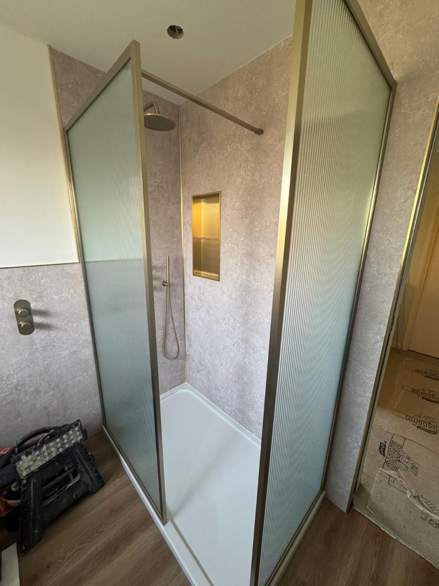 Spacious shower enclosure with concealed valve in Goring