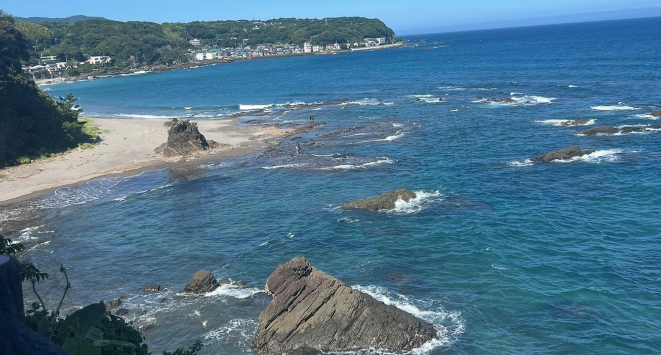 宿泊施設近くの美しい海岸
