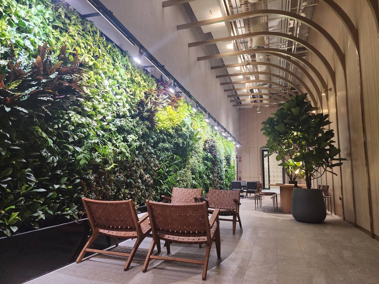 Vertical Green Wall thumbnail 3