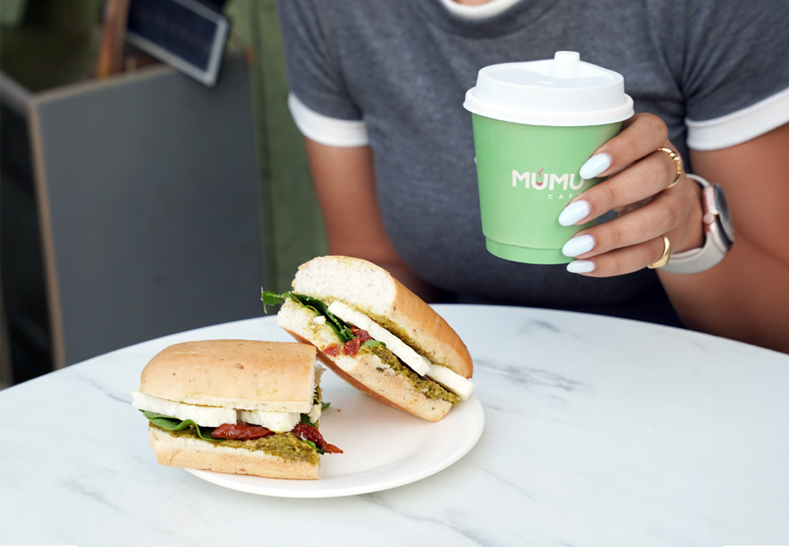 MUMU CAFÉ — A cozy café experience offering premium coffee and delightful treats in a warm, inviting atmosphere.