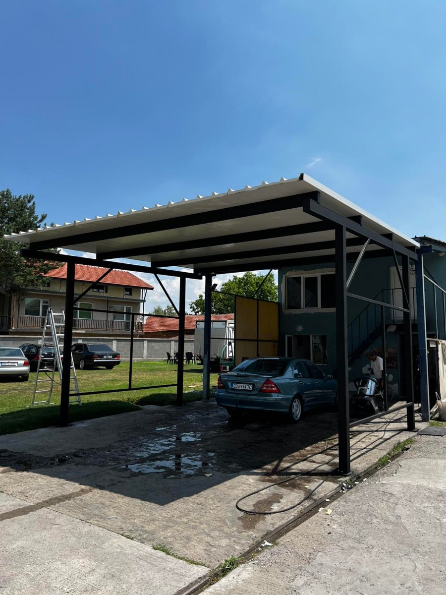 Метал Строй - Метален навес Метален навес - Здрав метален навес за автомобили с покривна конструкция изработка от Метал Строй