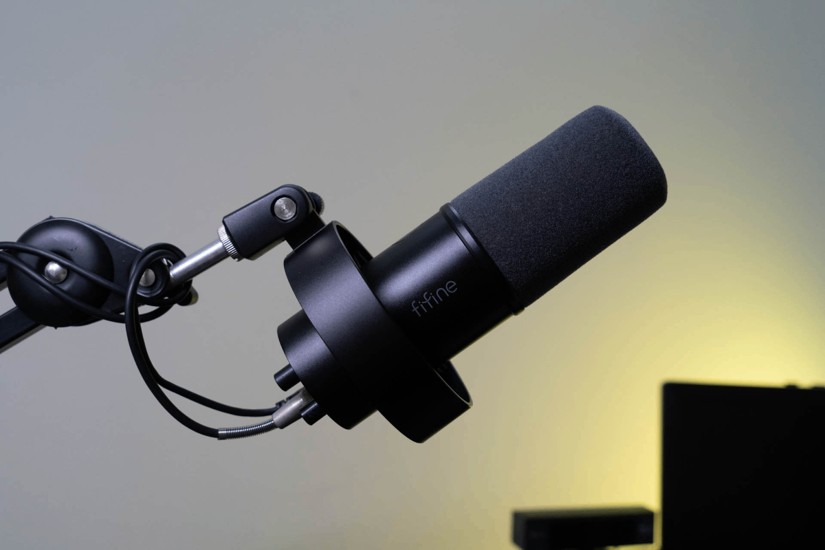 FIFINE K688 (USB + XLR Dynamic Budget Mic)