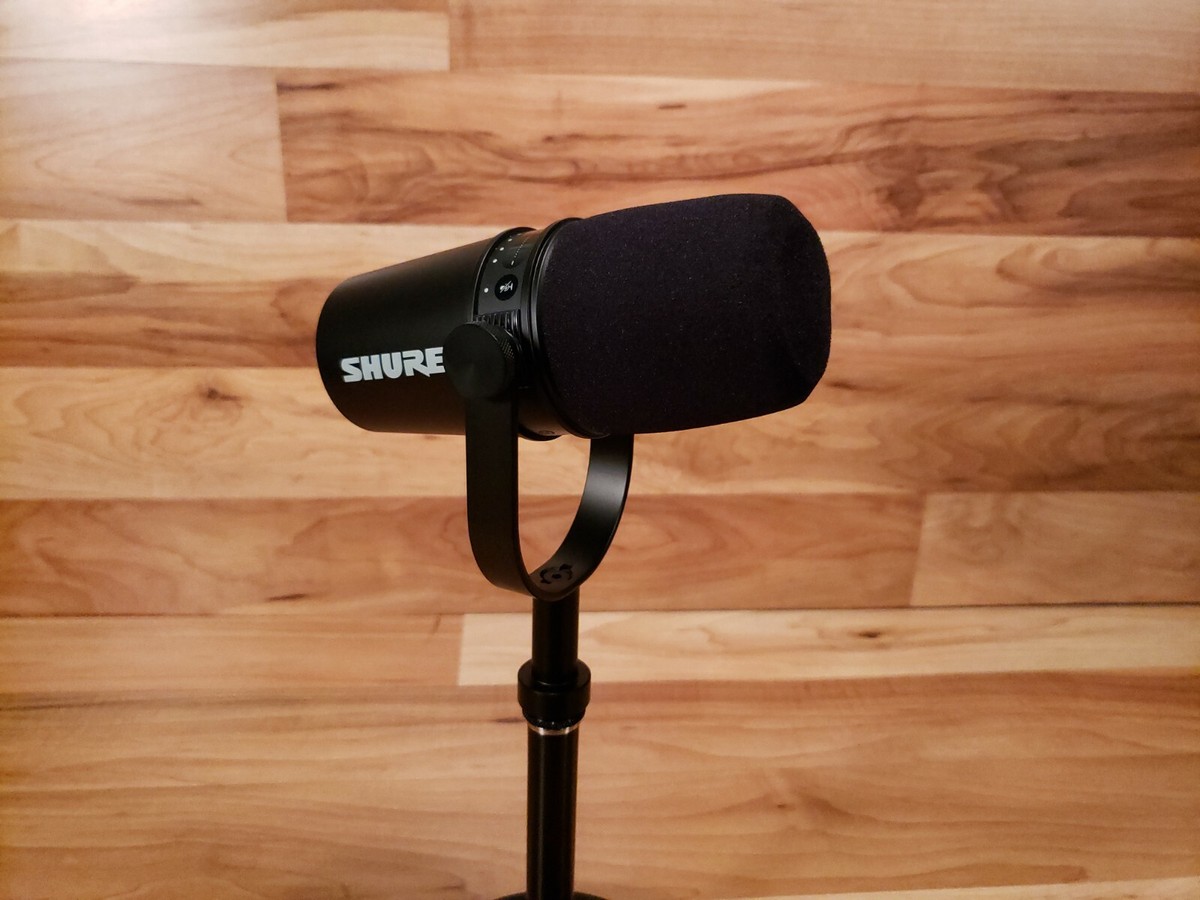 Shure MV7 (USB + XLR Hybrid Dynamic Microphone)