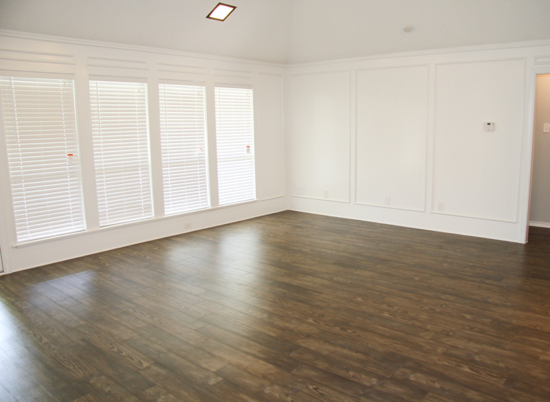 Vinyl Plank Flooring - Luxurious wood-look vinyl planks