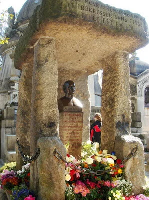 Túmulo de Allan Kardec