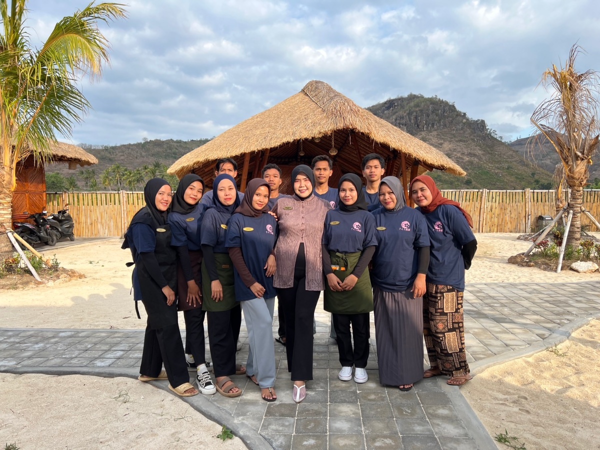 SAKURA CAFE staff team photo