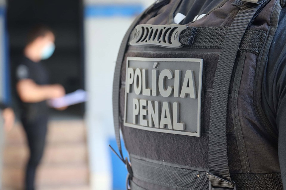 Policial penal com transtornos psiquiátricos assegura liminar de readaptação funcional