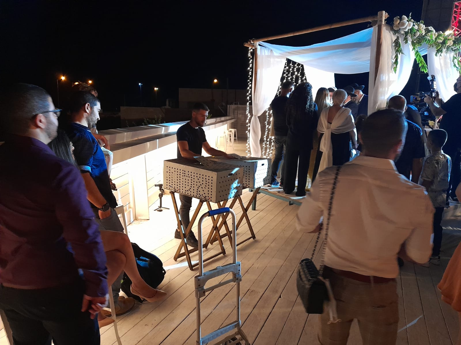 הפרחת יונים בחתונה