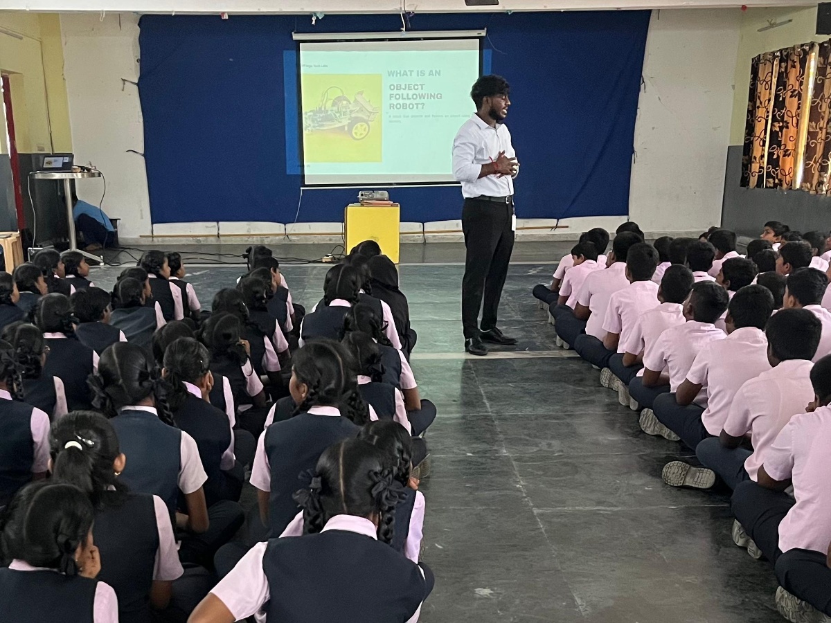Robotics workshop at VKM Vidhyalaya