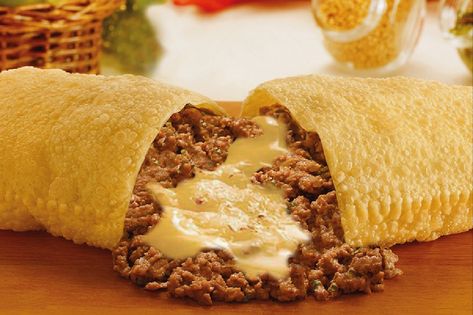 Pastel de Carne com Queijo