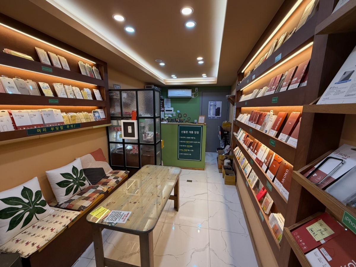 청주 아이폰수리 마켓 매장 내부