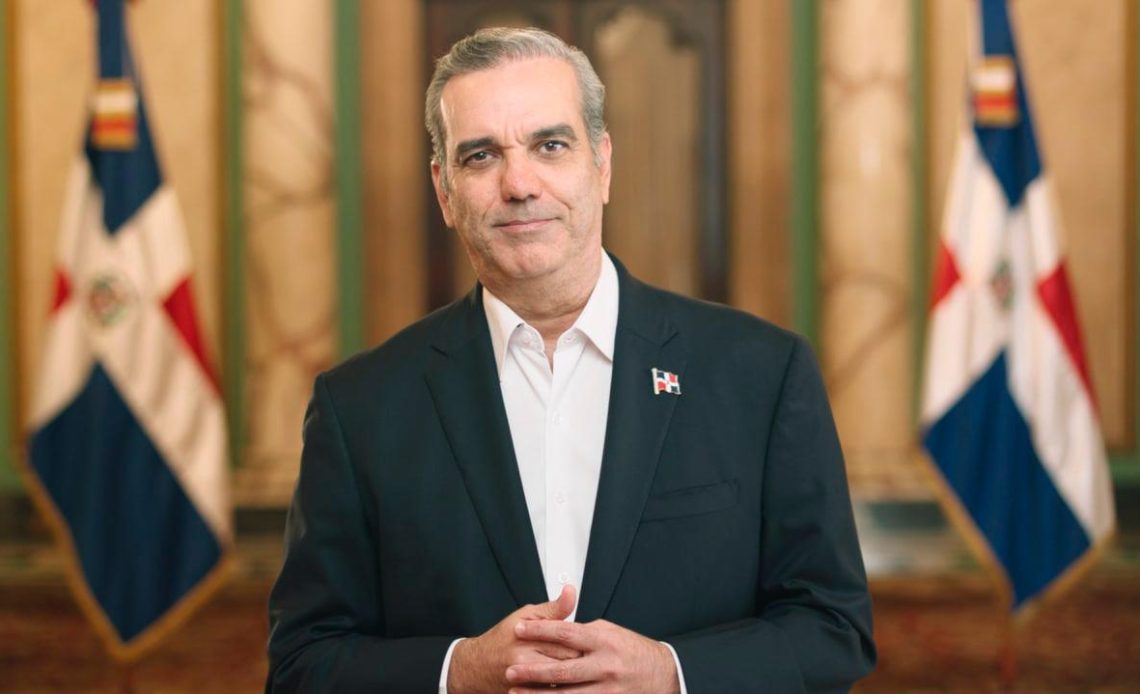 Abinader firma decreto que crea el Fondo Nacional de Vivienda Popular con RD$12,000 millones