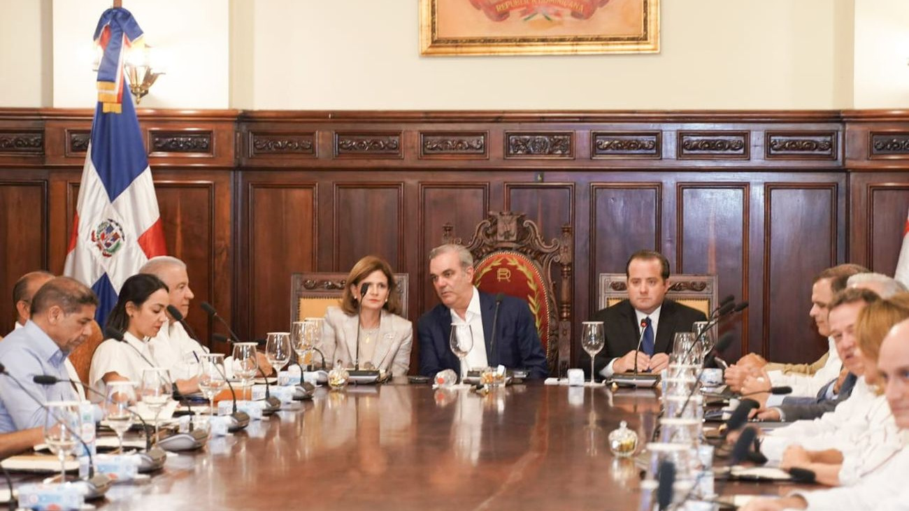 Abinader convoca sesión de emergencia del Consejo de Ministros ante escalada de precios y presión cambiaria