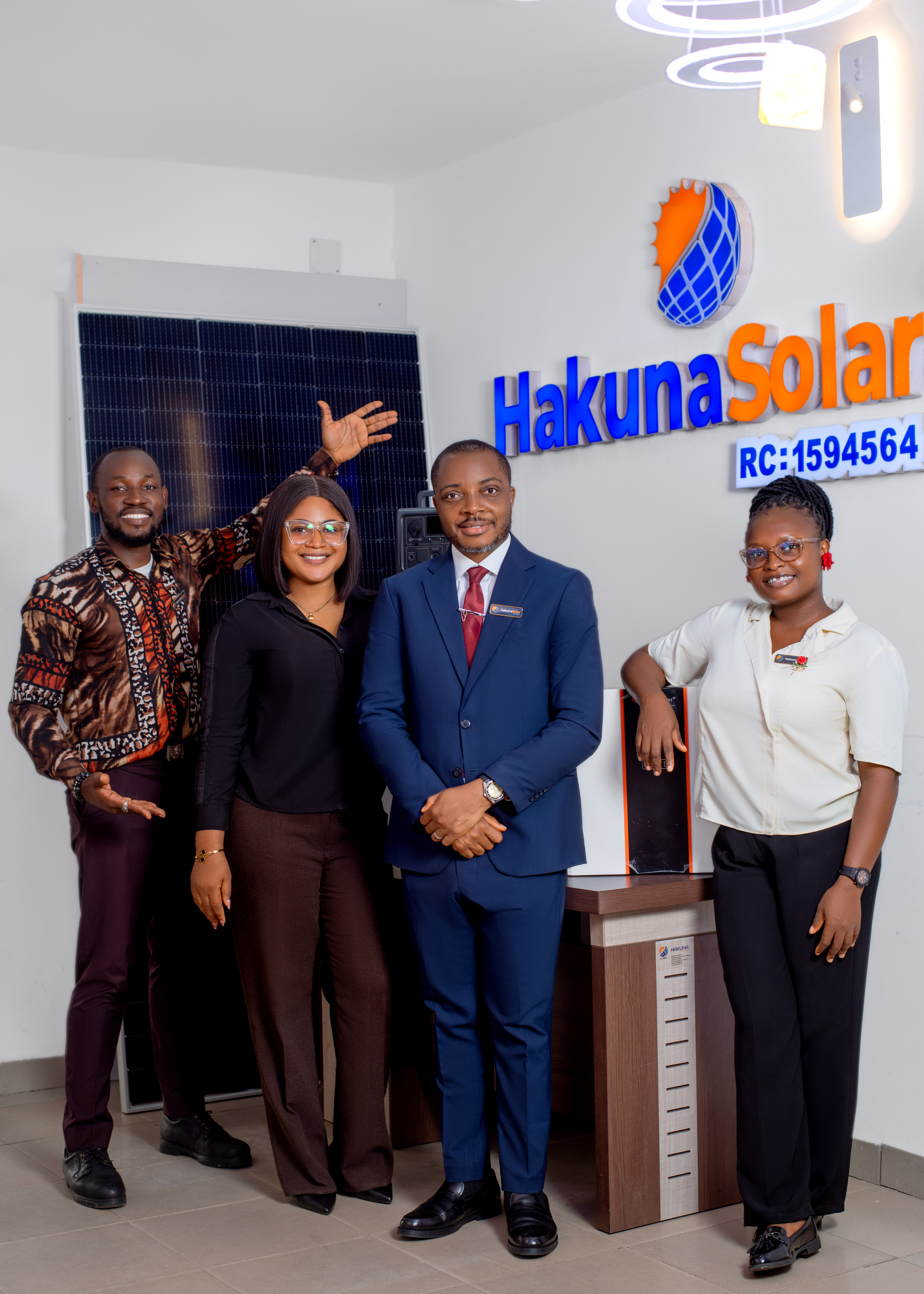 HakunaSolar Nigerian team celebrating project completion