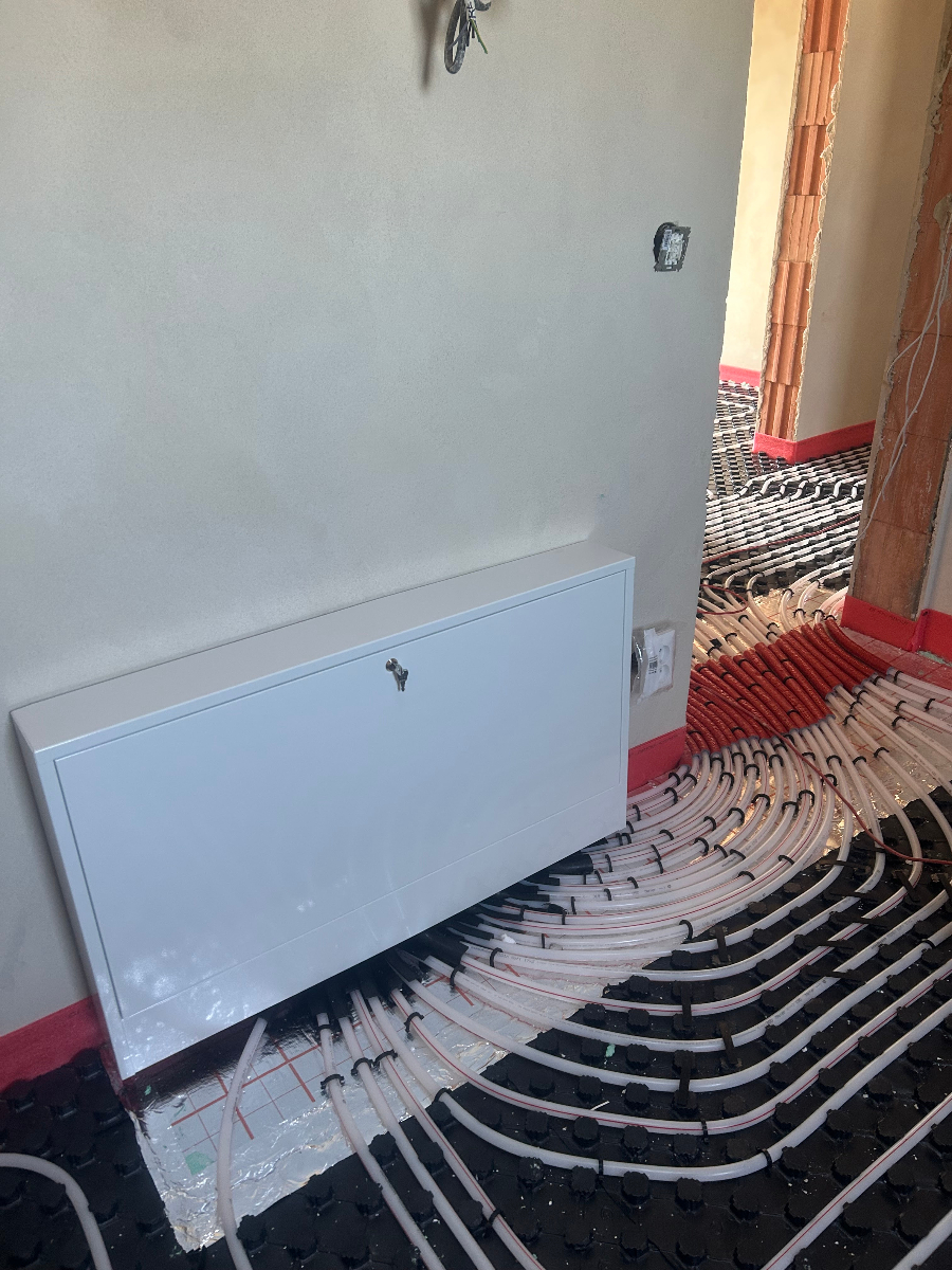 Instalace podlahového topení s rozdělovačem