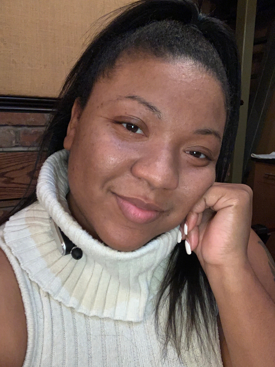 Yannetta, certified notary public in Phoenix, Arizona providing professional mobile notary services