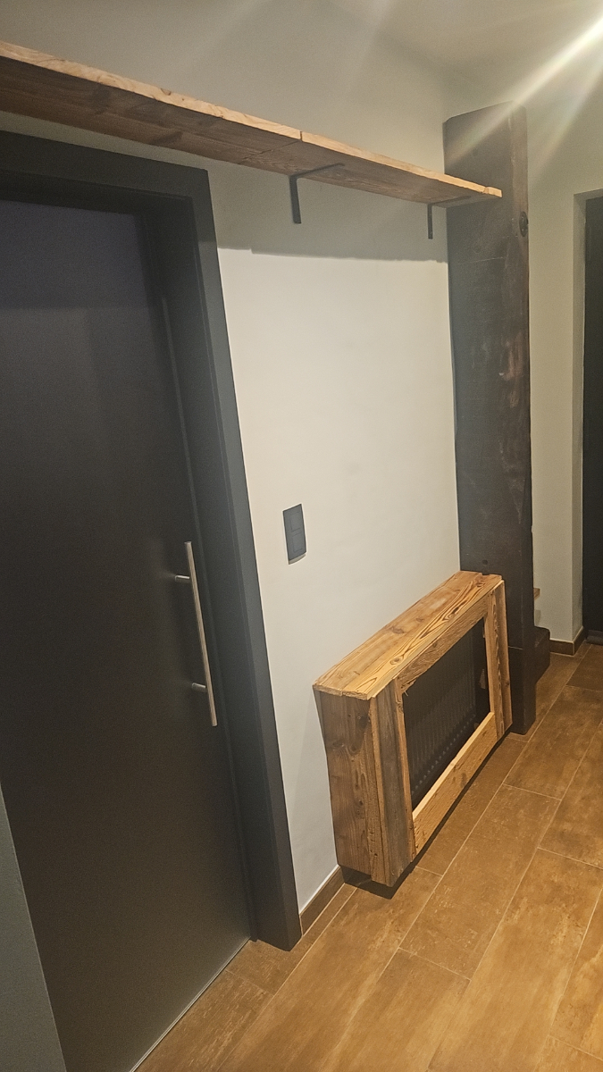 Inkomhal in Barnwood met zwart RAL 9005 gepoedercoate grove structuur - Foto 5