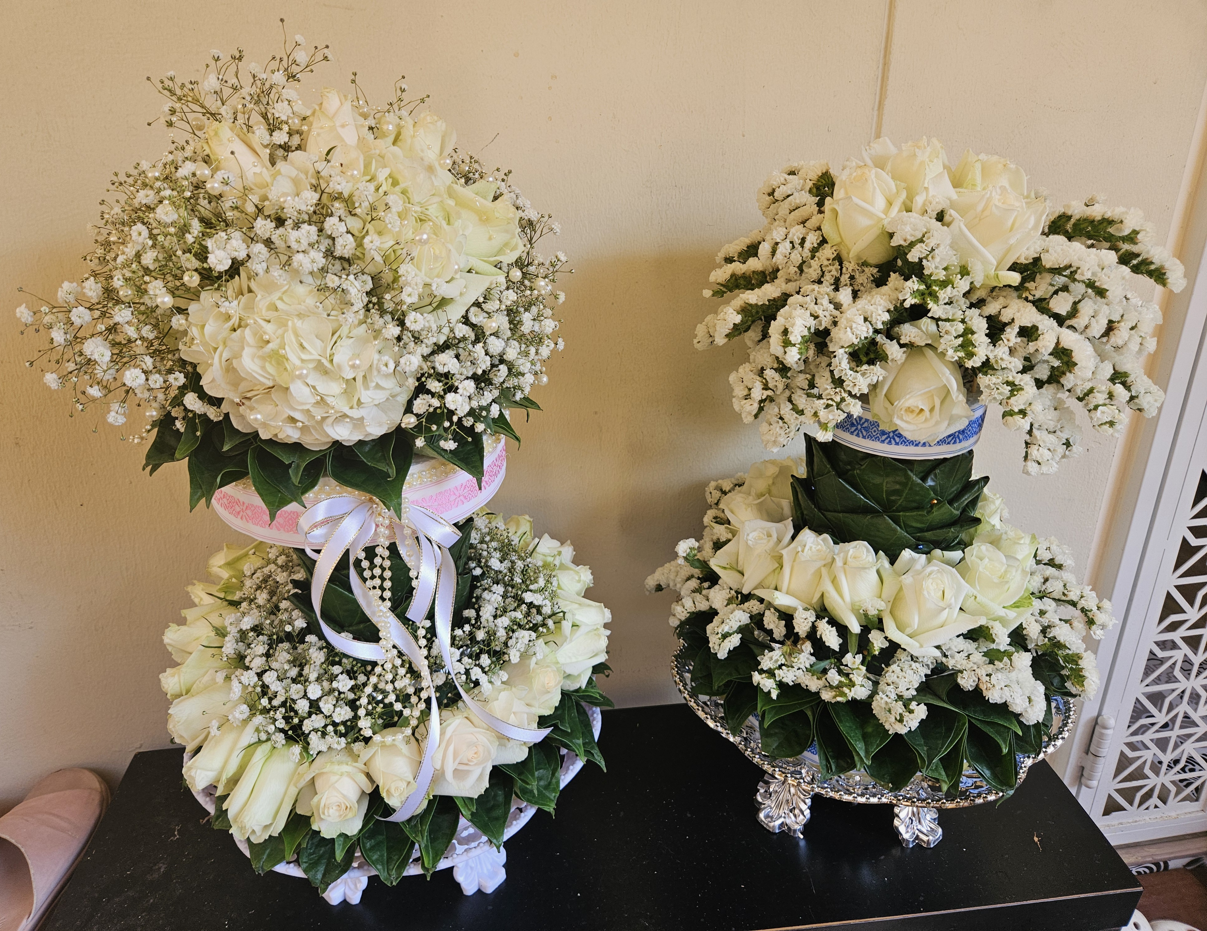 Gold & White Bunga Pahar Set