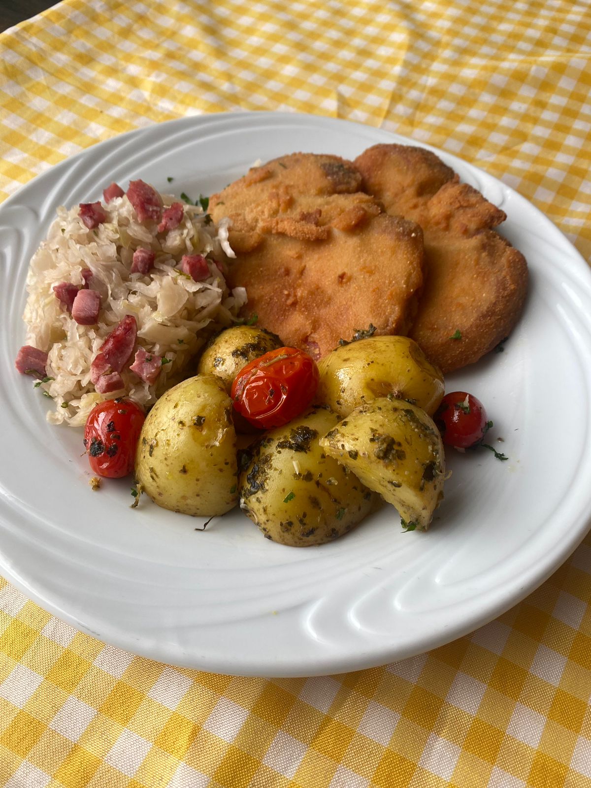 Frango crocante ao molho bávaro com spätzle