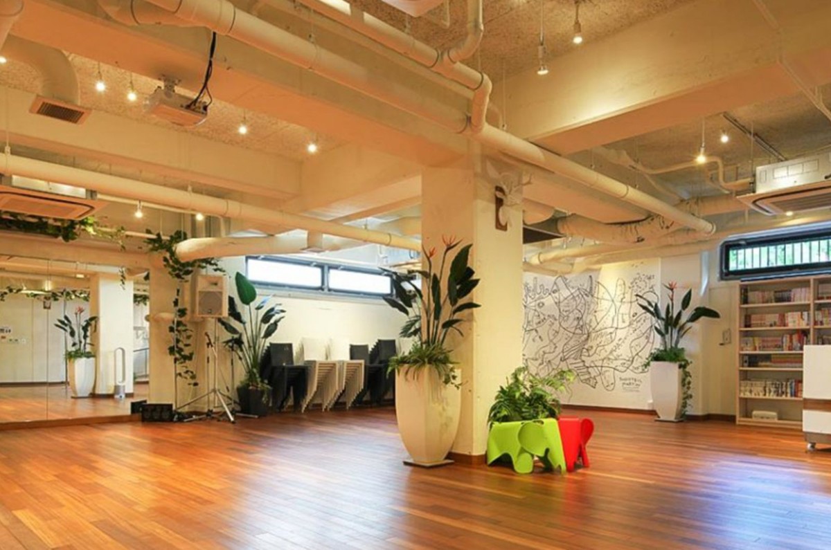 THE WHITE ROOM 会場