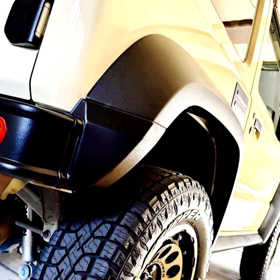 三郷市 未塗装樹脂パーツ コーティング施工事例 白化防止