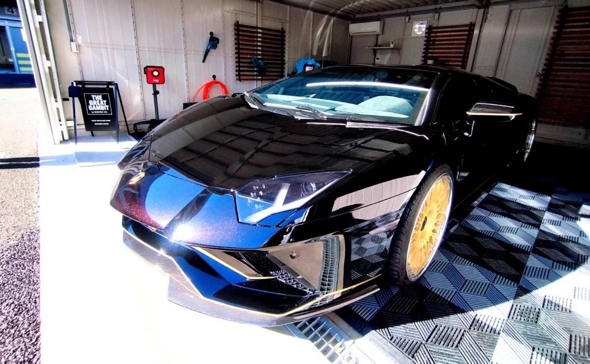 手洗い洗車・スーパーカー対応 / 繊細なボディを傷つけない丁寧な手洗い施工 三郷市 手洗い洗車 スーパーカー対応 施工事例