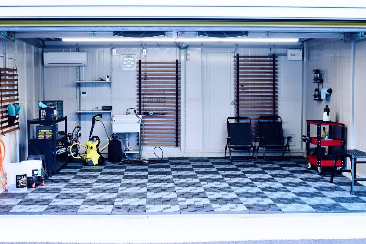 三郷市 屋内セルフ洗車場 高級車対応