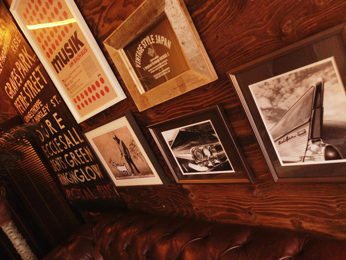 THE GREAT GAMBIT 夜のガレージ外観