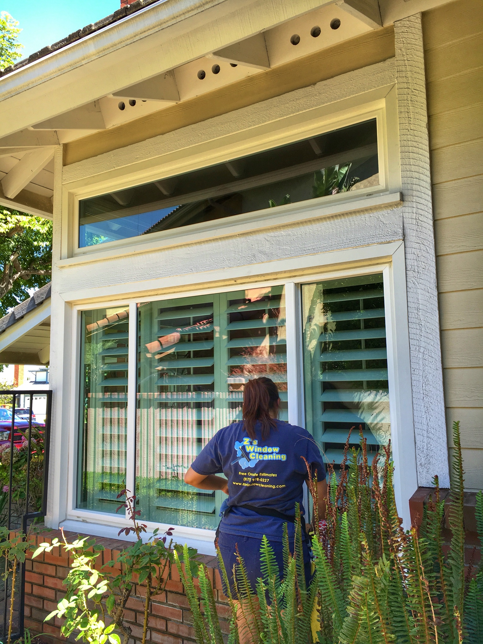 Professional window cleaning service in Jurupa Valley CA