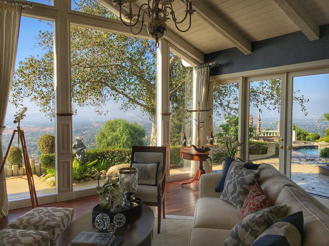 Z's Window Cleaning — Ontario, San Bernardino County Window cleaning and pressure washing in Ontario, CA