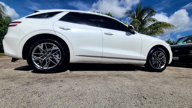White Luxury SUV - Showroom Ready