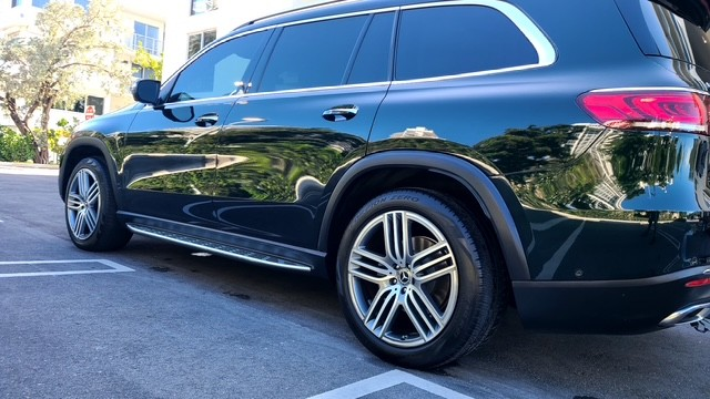 Black SUV - Exterior Detail