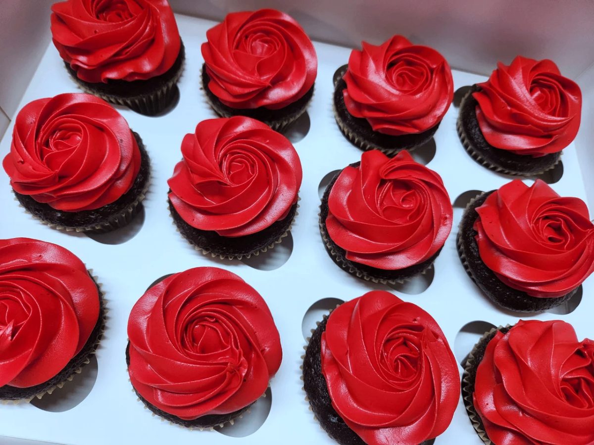Red rose cupcakes
