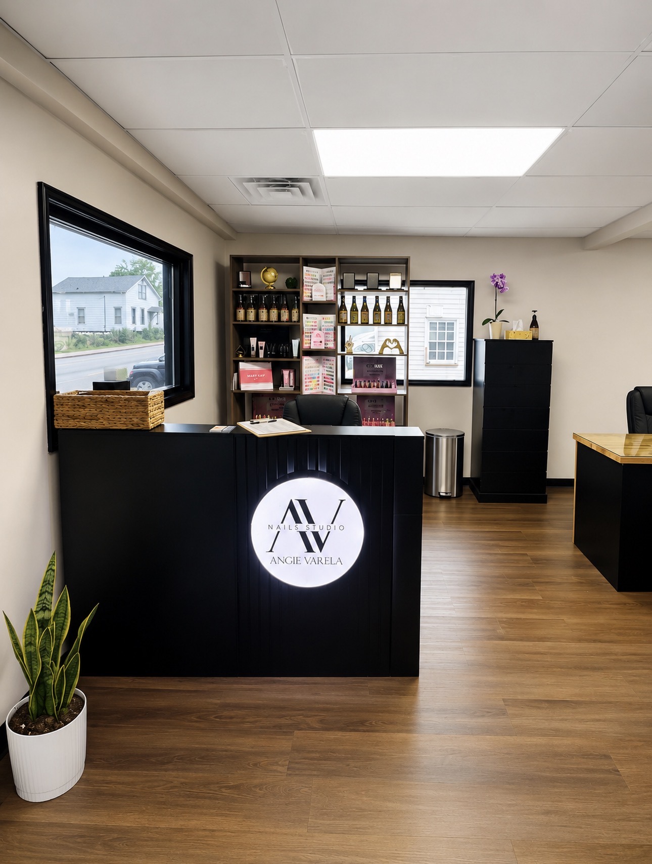 Fachada de Angie Nails Studio en 405 Ruby St, Joliet, IL
