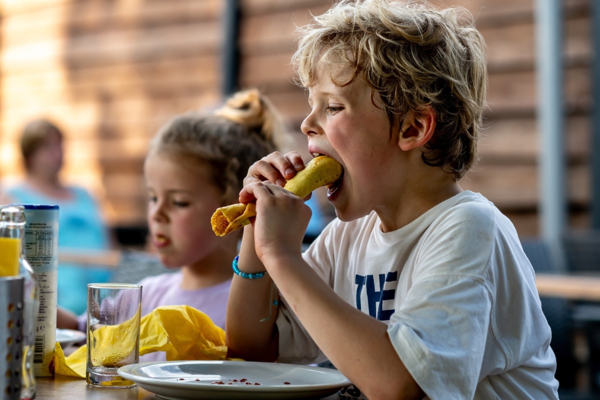 Eten en midgetgolf sfeerfoto 1