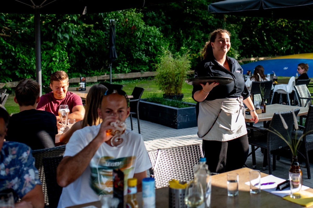 Eten en midgetgolf sfeerfoto 2