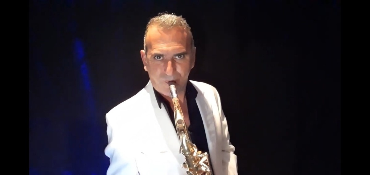 Actuación musical en vivo en SOFIA Restaurante San Pedro de Alcántara