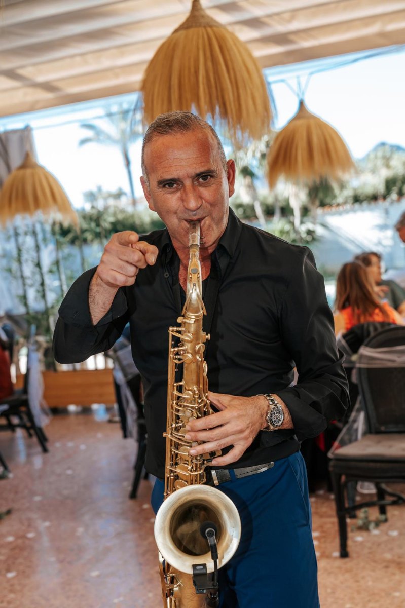 Alfonso Latorre saxofonista profesional - música en directo en San Pedro de Alcántara (Marbella)