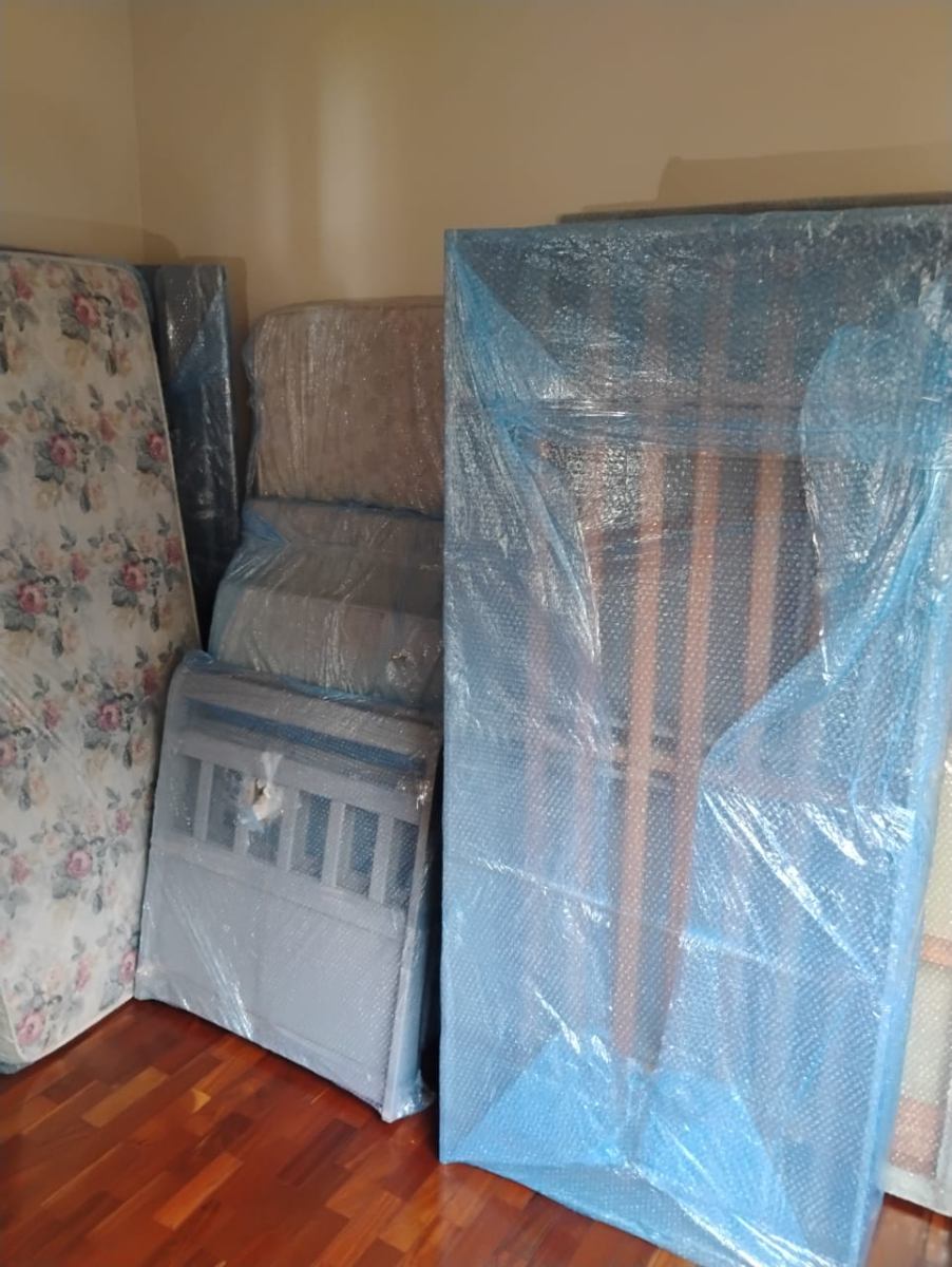 Móveis embalados com proteção
