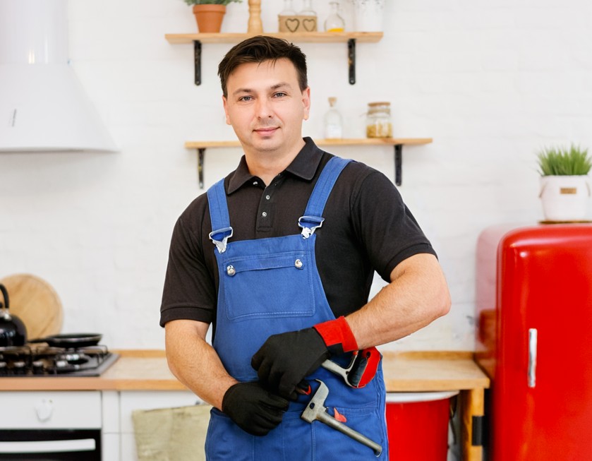 Profesionálna práca silikónového tesnenia